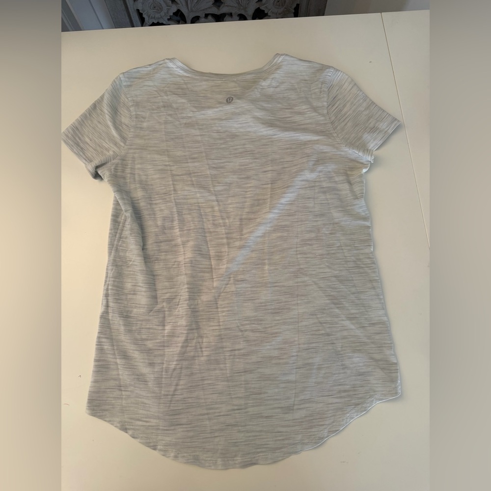 lululemon athletica Heathered Light Gray Short Sleeve Tee
